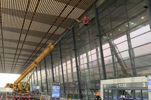 濠江玻璃幕墙维护和保养